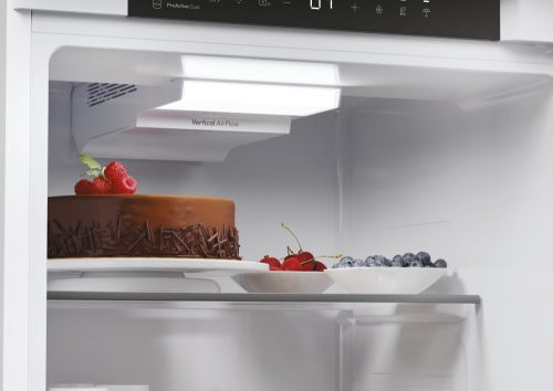 Candy CML5518EVWL egyajtós beépíthető hűtőszekrény E energia, 315 liter kapacitás 