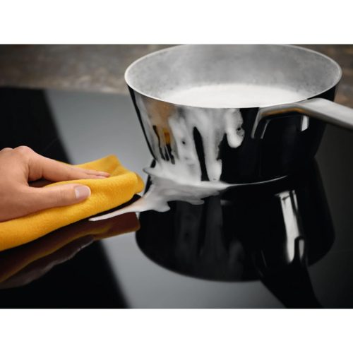 Electrolux EIS82453 SenseBoil beépíthető indukciós főzőlap, 80 cm, SenseCook Boil automata forralás program, Bridge funkció, csúszkás érintővezérlés