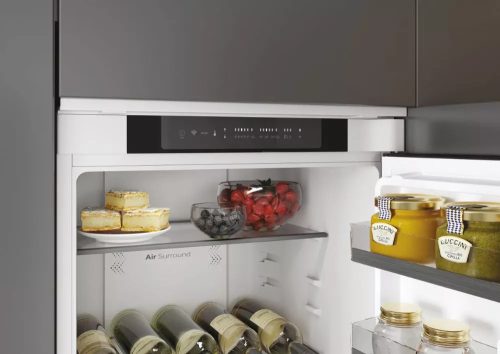 HAIER HBW5518E Beépíthető kombinált hűtőszekrény 177 cm magas,  248 l, Total No Frost, WiFi, LED világítás